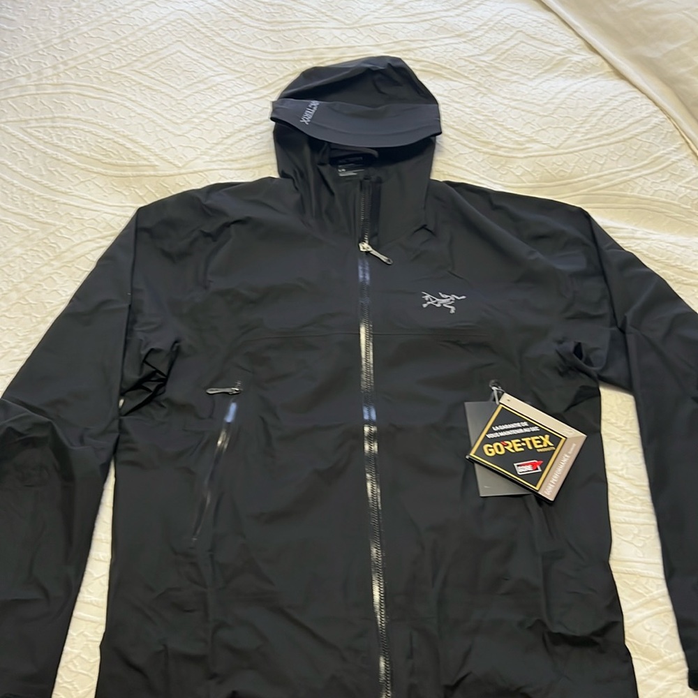 NWT ARCTERYX men’s large gore tex jacket